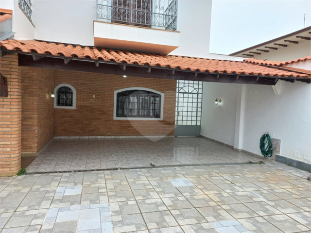 Sobrado à venda ou para alugar com 4 quartos, sendo 1 suíte,  em Barro Branco (zona Norte), São Paulo, SP