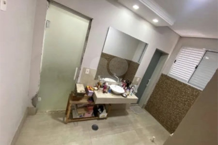 Sobrado à venda com 5 quartos em Santa Maria, Osasco, SP