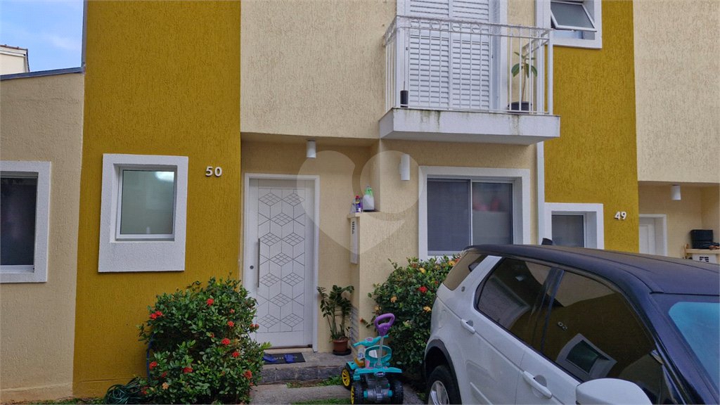 Casa à venda com 3 quartos, sendo 1 suíte,  no condomínio Moradas do Horto, São Paulo - SP