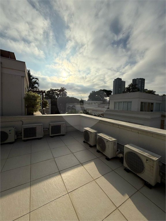 Casa à venda com 4 suítes no condomínio East Village, São Paulo - SP