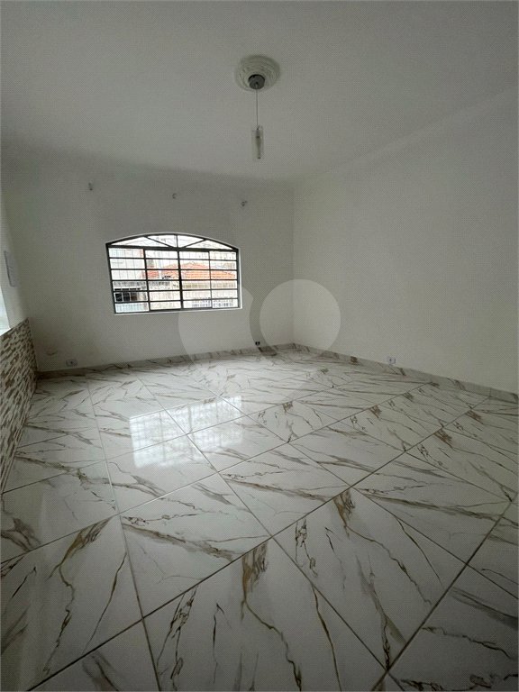 Sobrado à venda com 3 quartos em Vila Laís, São Paulo, SP