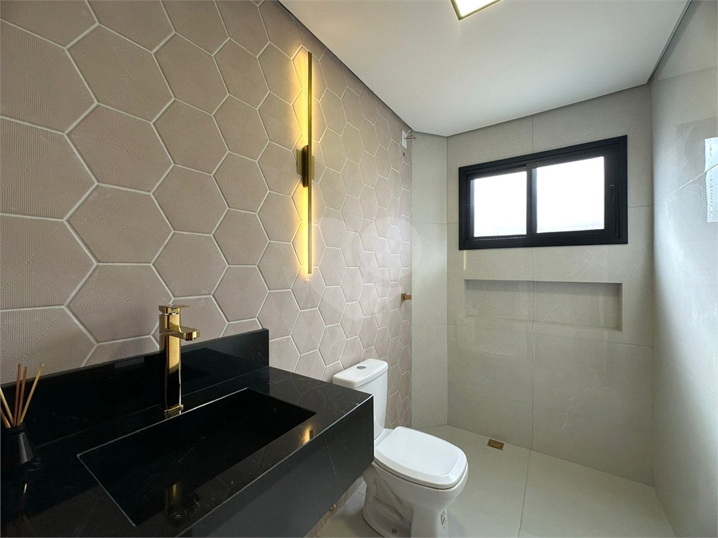 Casa à venda com 3 quartos, sendo 1 suíte, em Vila Carolina, Itapetininga, SP