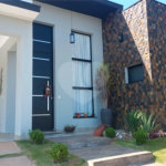 Casa à venda com 3 quartos, sendo 1 suíte, no condomínio Village da Serra, Araçoiaba da Serra - SP