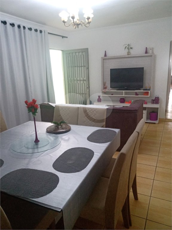 Sobrado à venda com 6 quartos em Horto, São Paulo, SP