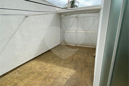 Casa Térrea com 3 suítes, sendo 1 suíte master.
