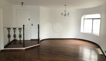 Apartamento à venda com 3 quartos, sendo 1 suíte,  em Vila Andrade, São Paulo, SP
