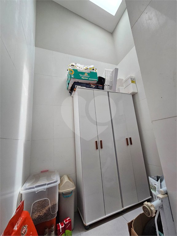 Casa à venda com 4 quartos, sendo 1 suíte,  no condomínio Jardim Shangri-lá, Atibaia - SP