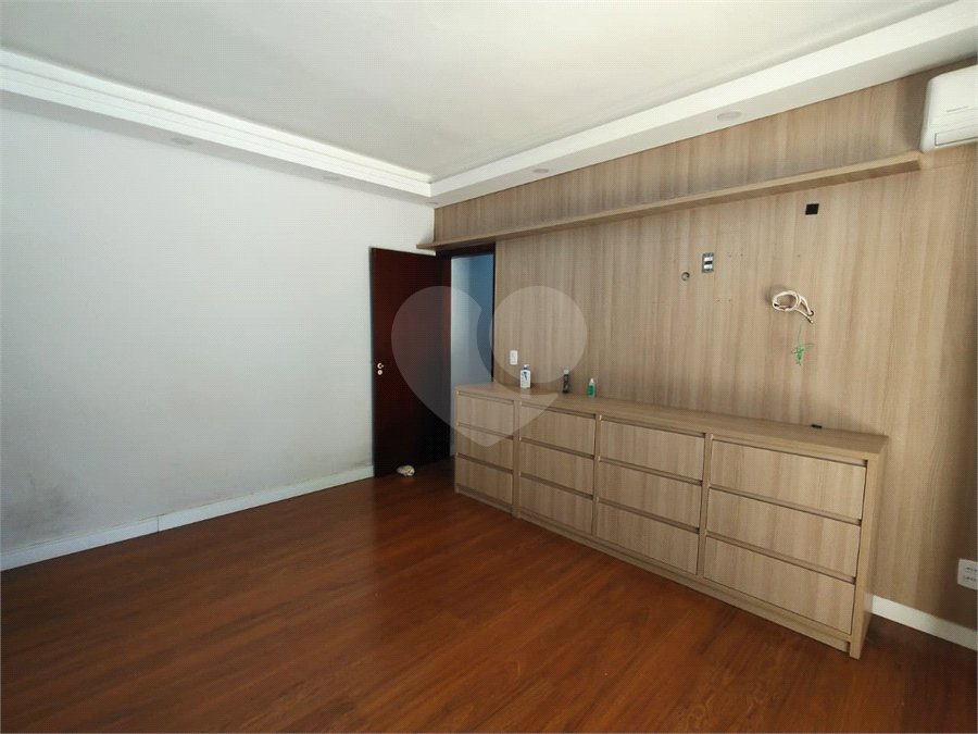 Casa Térrea à venda com 4 quartos, sendo 1 suíte, em Vila Mazzei, Itapetininga, SP