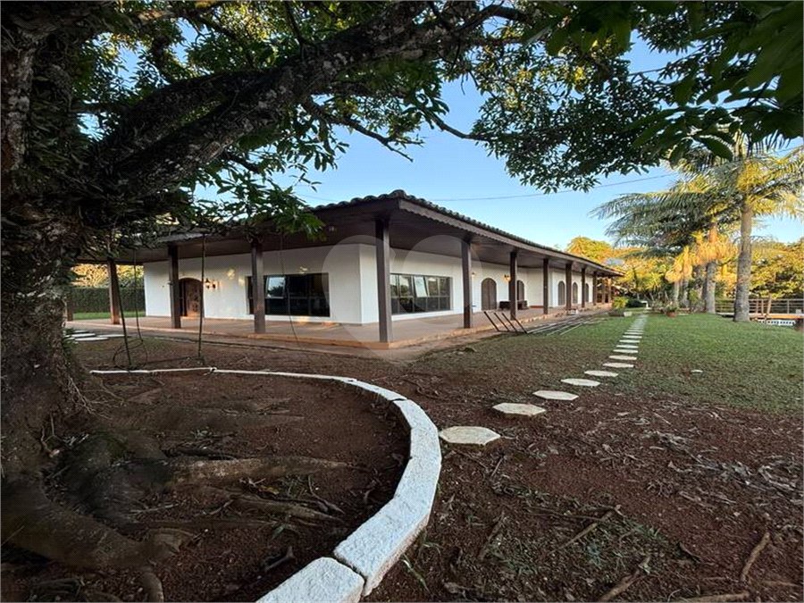 Casa à venda com 6 quartos, sendo 2 suítes, no condomínio Alpes de Mairiporã, Mairiporã - SP