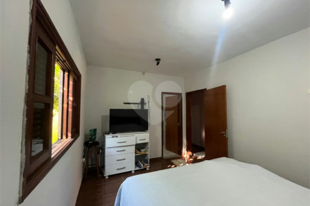 Sobrado à venda com 4 quartos, sendo 1 suíte, em Estância Conceição, Itapetininga, SP