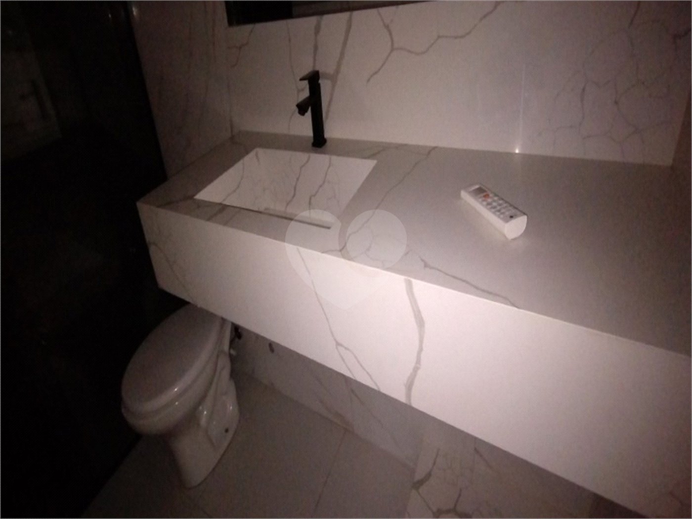 Casa à venda com 3 quartos, sendo 1 suíte, no condomínio Rio das Pedras, Salto - SP