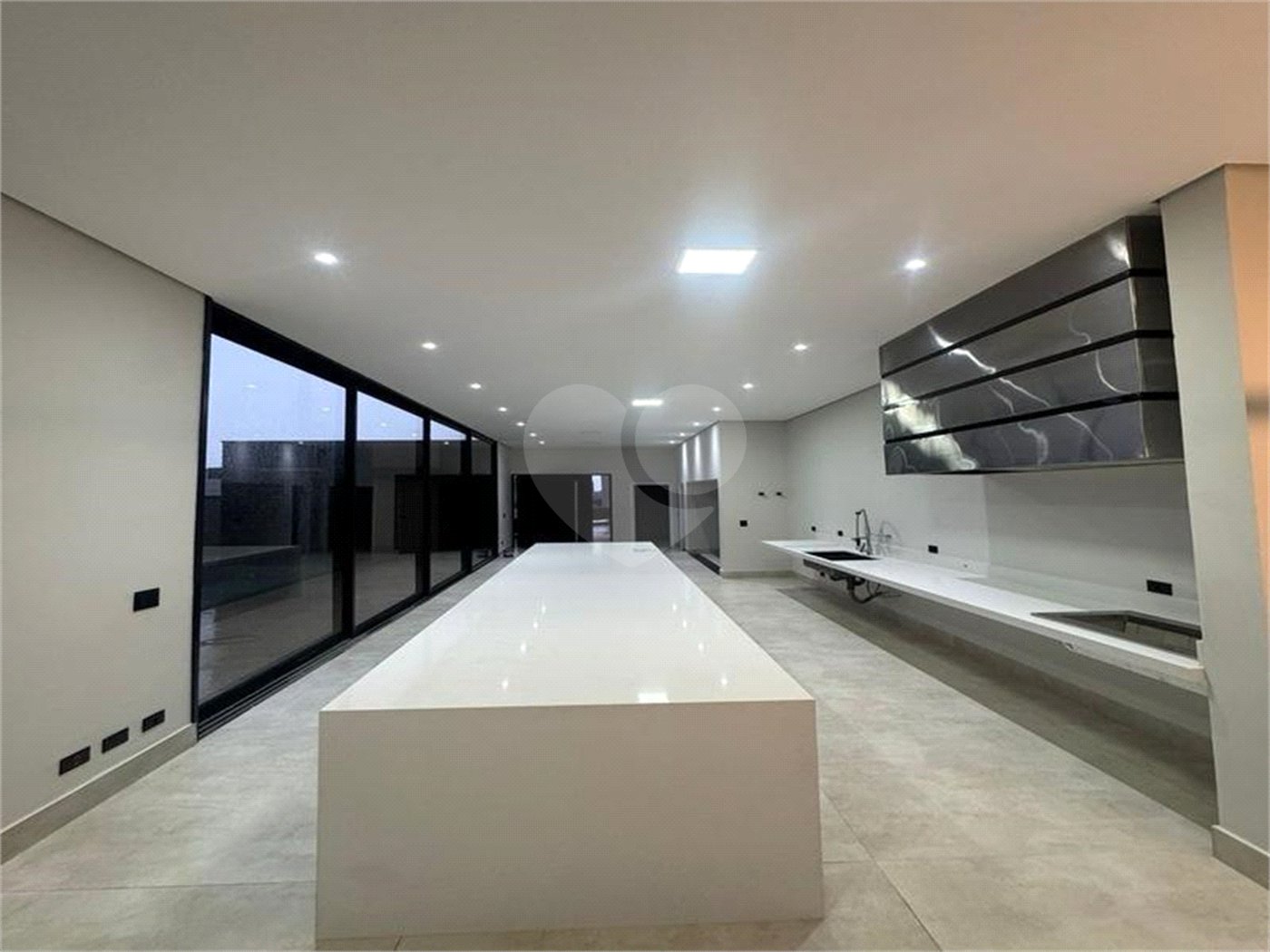 Casa à venda com 4 quartos, sendo 3 suítes,  no condomínio Alphaville Castelo, Itu - SP