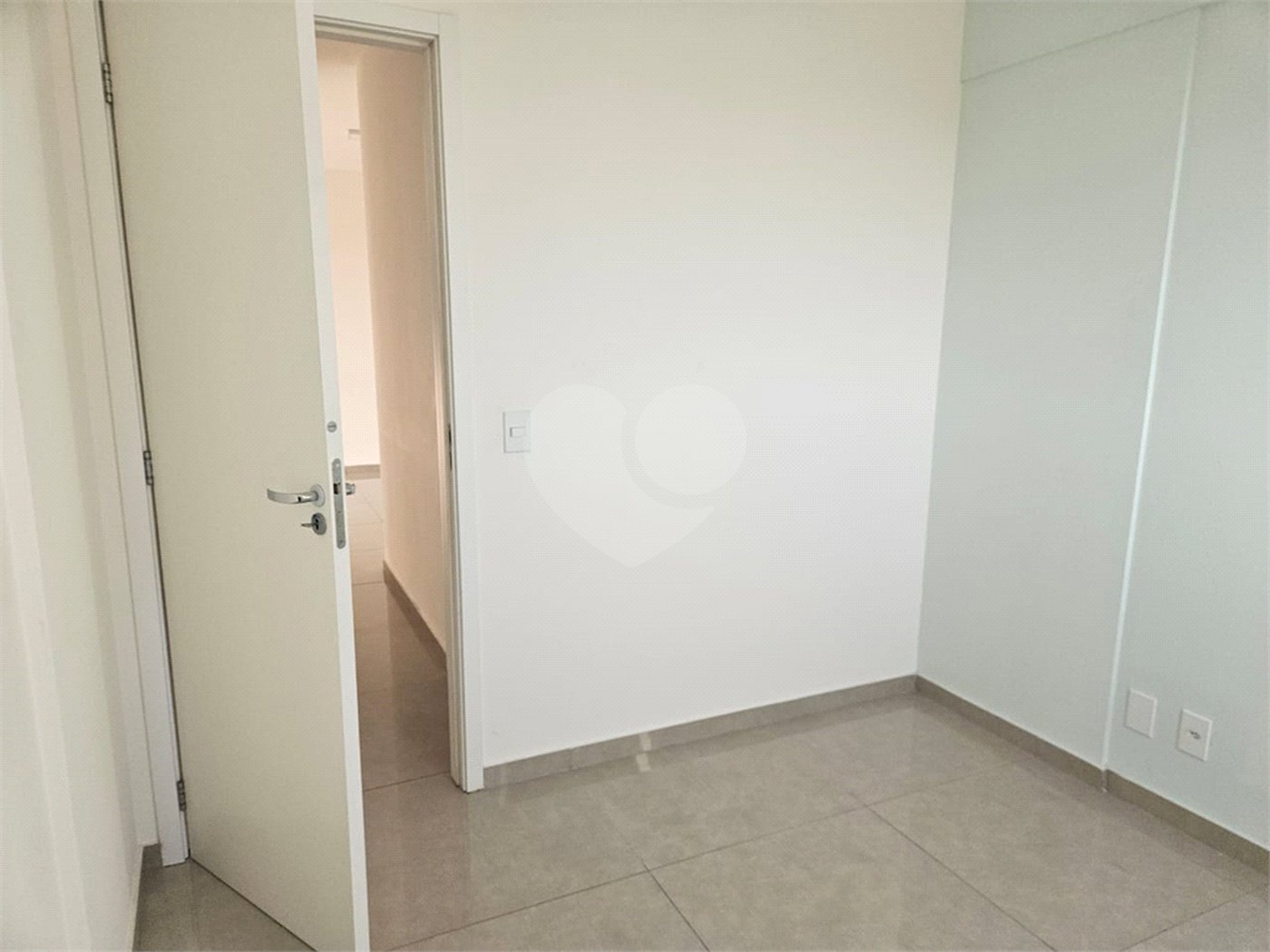 Apartamento à venda com 3 quartos, sendo 1 suíte, no Centro, Poá, SP