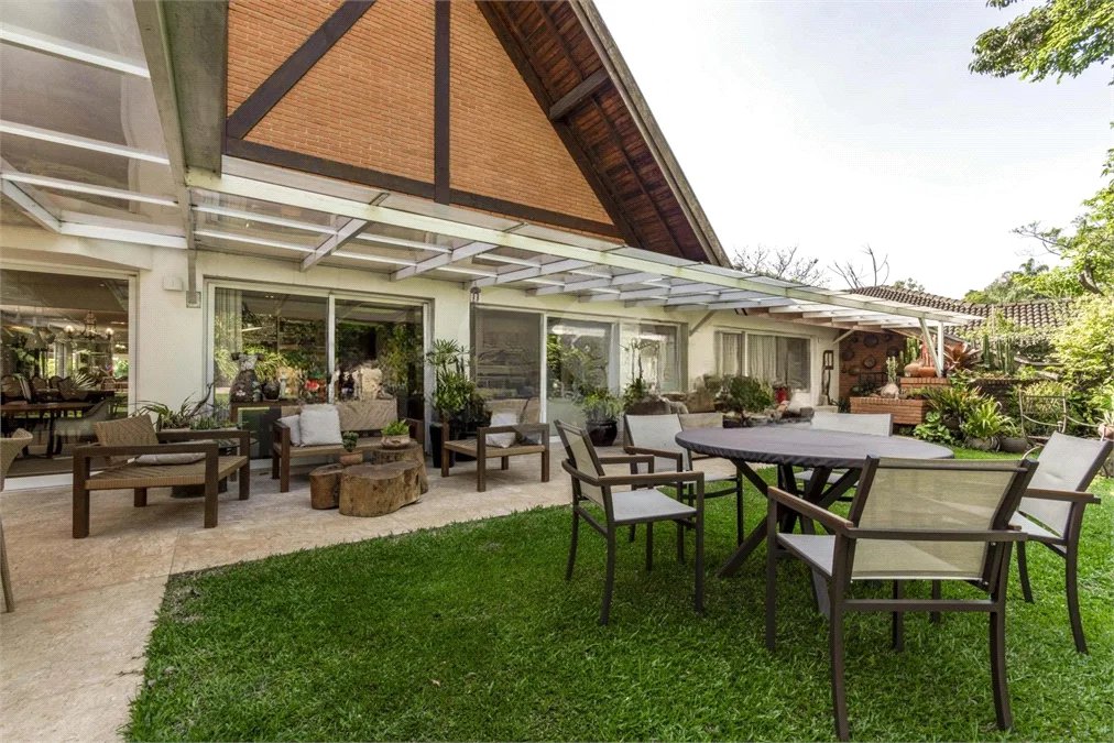 Casa de Vila à venda com 5 quartos, sendo 4 suítes, em Jardim Morumbi, São Paulo, SP