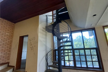 Casa à venda com 14 quartos, sendo 10 suítes, no condomínio Rua do Observatorio 2270, Vinhedo - SP