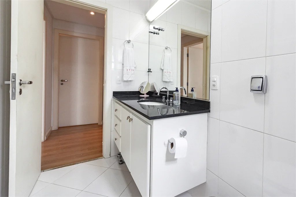 Apartamento à venda com 4 quartos, sendo 2 suítes,  em Jardim Parque Morumbi, São Paulo, SP