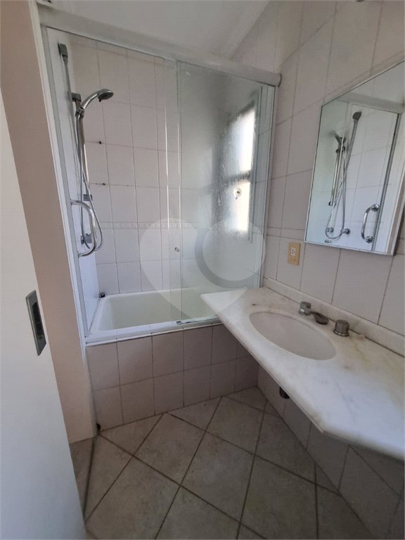Casa à venda com 4 quartos, sendo 1 suíte, no condomínio Horizontal Newport Village, São Paulo - SP