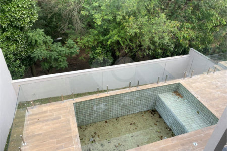 Casa à venda com 4 quartos, sendo 3 suítes, no condomínio Recanto dos Paturis, Vinhedo - SP