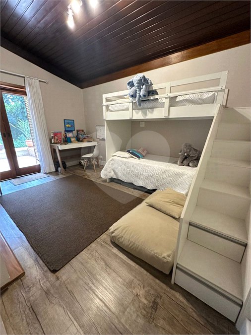 Casa à venda com 4 quartos, sendo 2 suítes,  no condomínio Chacara Marques, Santana de Parnaíba - SP