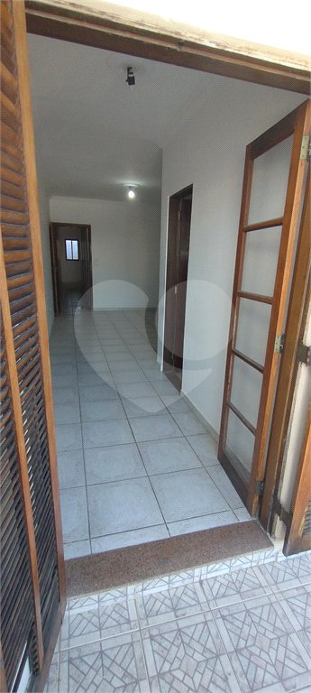 Sobrado à venda com 4 quartos, sendo 1 suíte, em Vila Nivi, São Paulo, SP