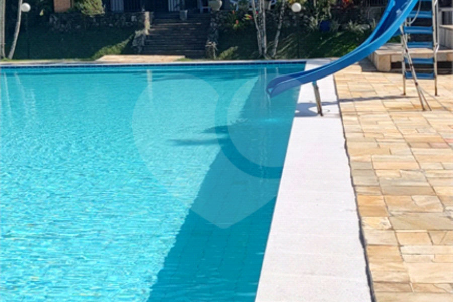 Duplex à venda com 3 quartos, sendo 1 suíte, em Enseada, Guarujá, SP