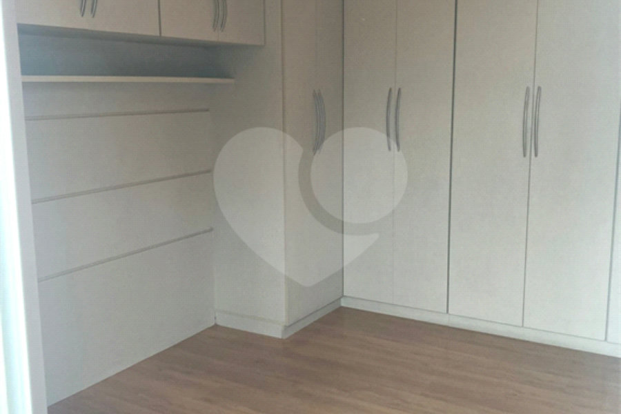 Sobrado à venda com 3 quartos, sendo 1 suíte, em Vila Constança, São Paulo, SP