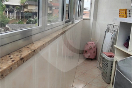 Casa à venda com 5 quartos, sendo 3 suítes, no condomínio Village Texeira Campos, Rio de Janeiro - RJ