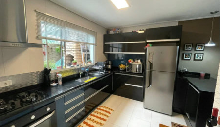 Casa à venda com 2 suítes no condomínio Cotia, Cotia - SP