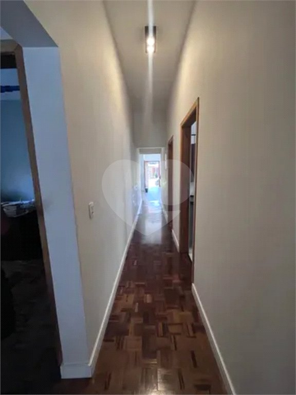 Casa à venda com 5 quartos, sendo 1 suíte, no condomínio Portal da Serra, São José dos Campos - SP