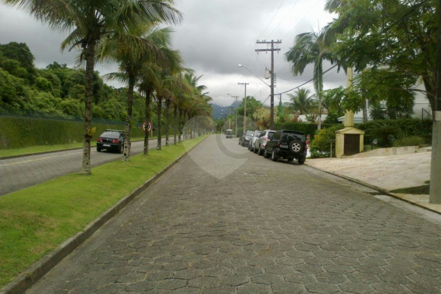 Sobrado à venda com 5 suítes em Enseada, Bertioga, SP
