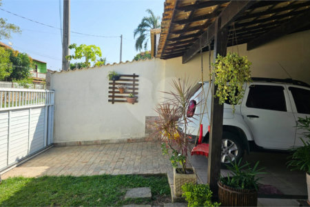 Casa em condomínio à venda com 4 quartos, sendo 1 suíte, em Baleia, São Pedro da Aldeia, RJ