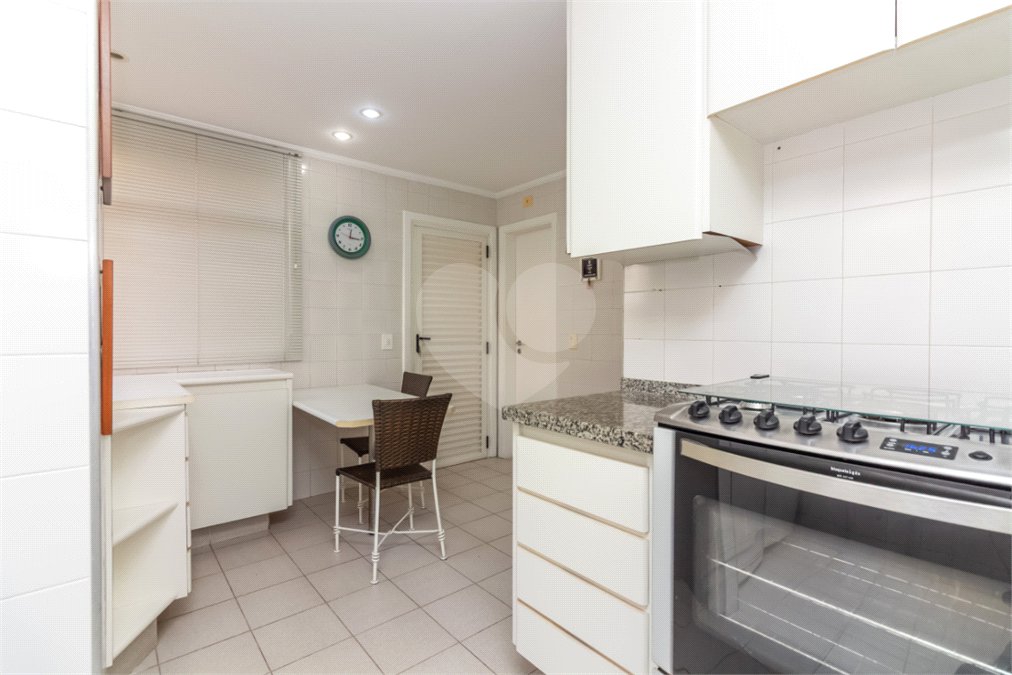 Casa à venda com 4 quartos, sendo 2 suítes, em Alto da Boa Vista, São Paulo, SP