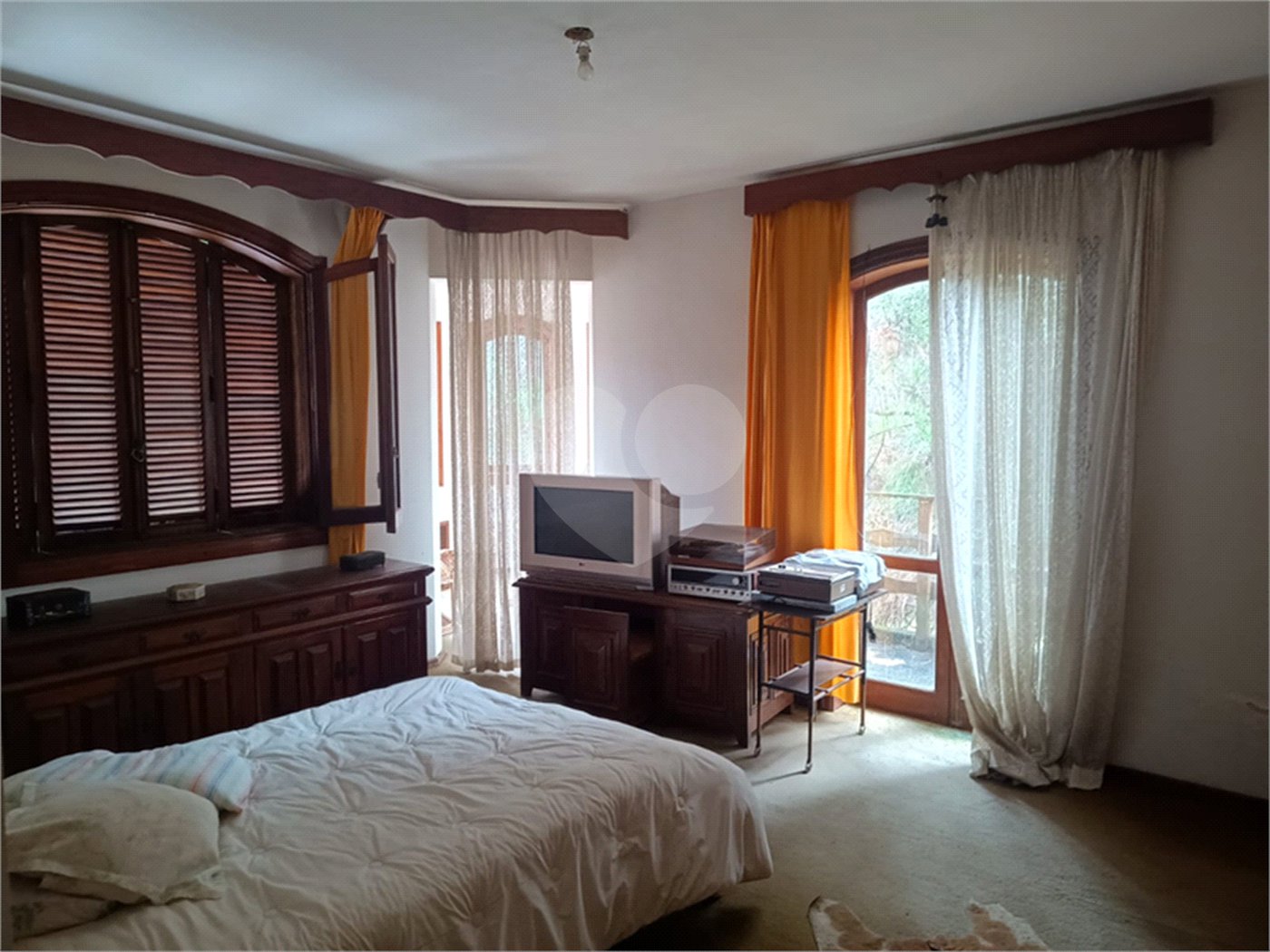 Casa à venda com 4 quartos, sendo 2 suítes, no condomínio Associação Reserva das Hortênsias, Mairiporã - SP