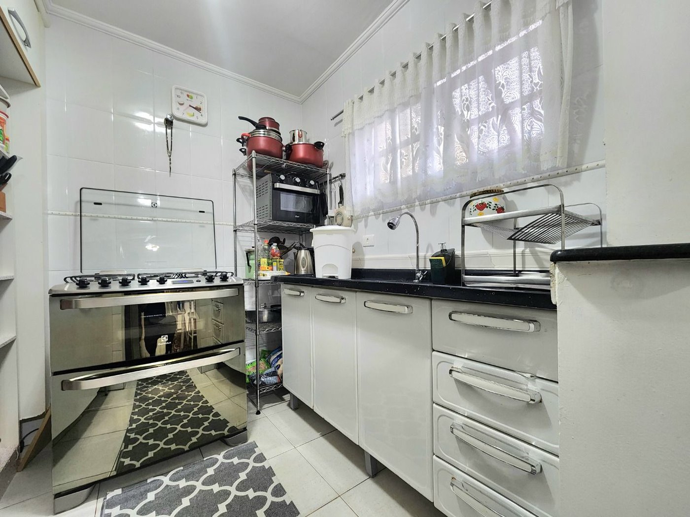 Casa próximo da praia com 3 dormitórios à venda, 128 m² por R$ 1.300.000 - Pompéia - Santos/SP