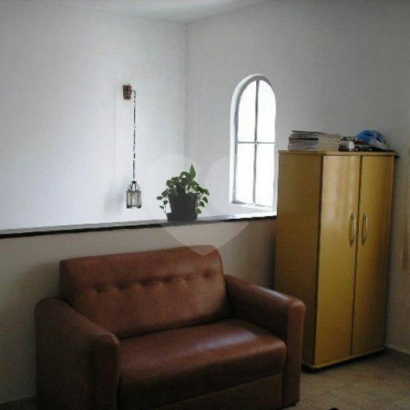 Sobrado à venda com 4 quartos, sendo 1 suíte, em Vila Nivi, São Paulo, SP