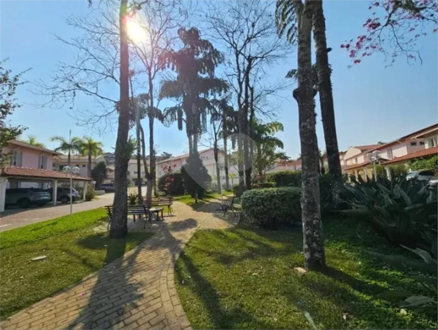 Casa à venda com 3 quartos, sendo 2 suítes, no condomínio Vila Borghese, São Paulo - SP
