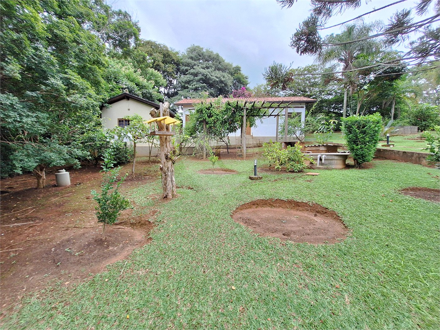 Casa à venda com 7 quartos, sendo 3 suítes, no condomínio Chacaras do Lago, Vinhedo - SP