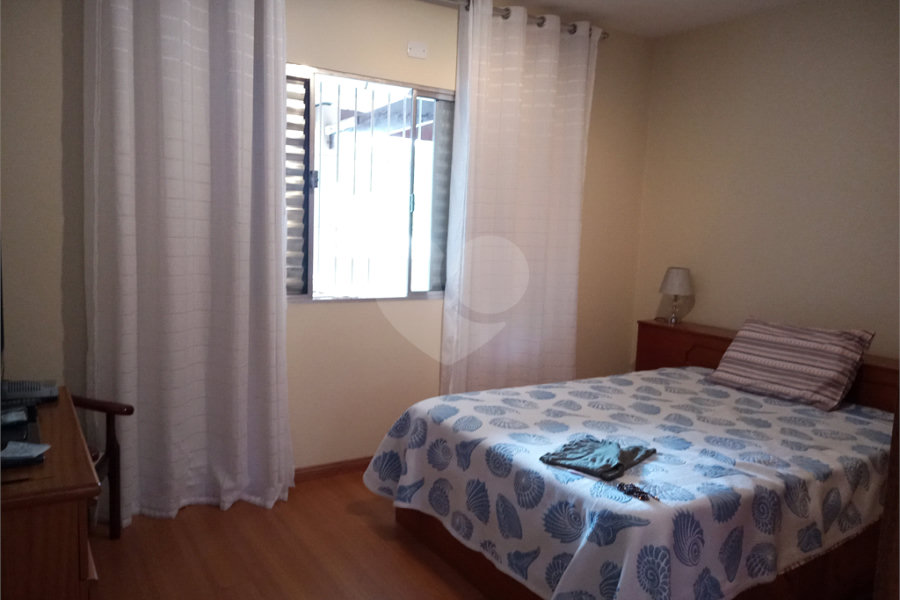 Sobrado à venda com 4 quartos em Horto, São Paulo, SP