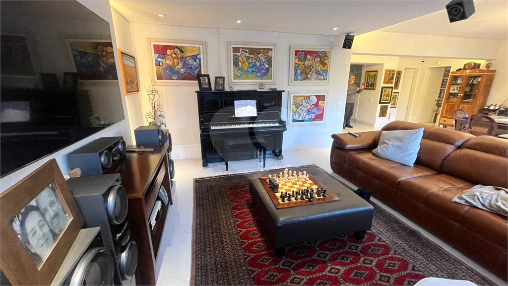 Apartamento à venda com 3 suítes em Vila Suzana, São Paulo, SP