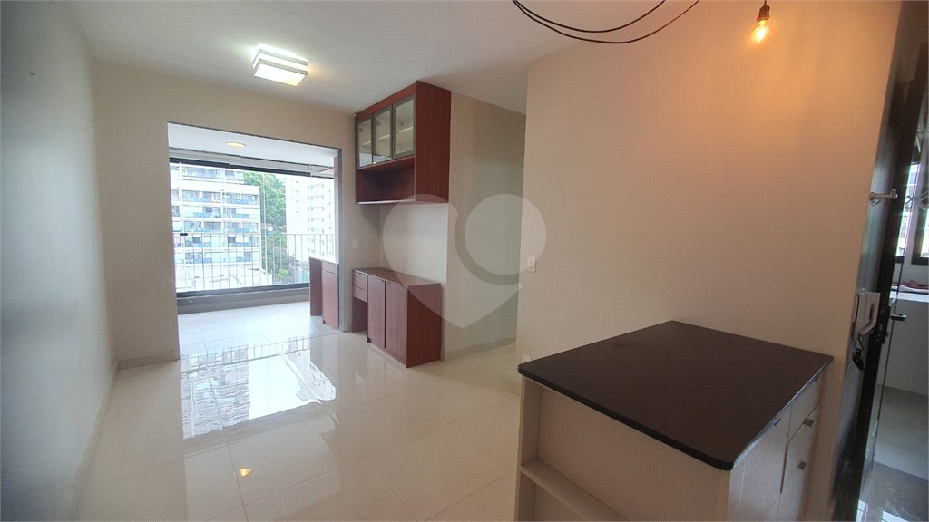 Apartamento à venda com 3 quartos, sendo 1 suíte,  em Pinheiros, São Paulo, SP