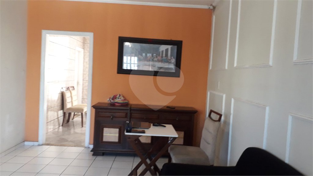 BELA CASA 274 M² C/ 3 QUARTOS 1 SALA 1 COZINHA 3 BANHEIROS 2 VAGAS Para Estacionamento coberta P/ VENDA NA V N Cachoeirinha