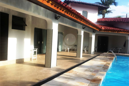 Casa à venda com 8 quartos, sendo 6 suítes,  no condomínio Acapulco, Guarujá - SP