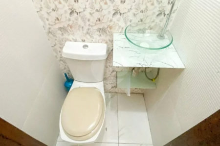 Sobrado com 400m² , 3 dormitórios , sendo 2 suítes , 3 vagas , à venda no centro de Santo André.