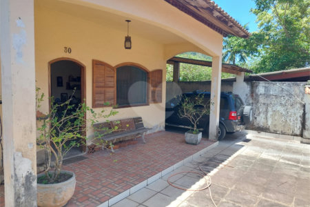 Casa à venda com 2 quartos, sendo 1 suíte,  em Vila Muriqui, Mangaratiba, RJ