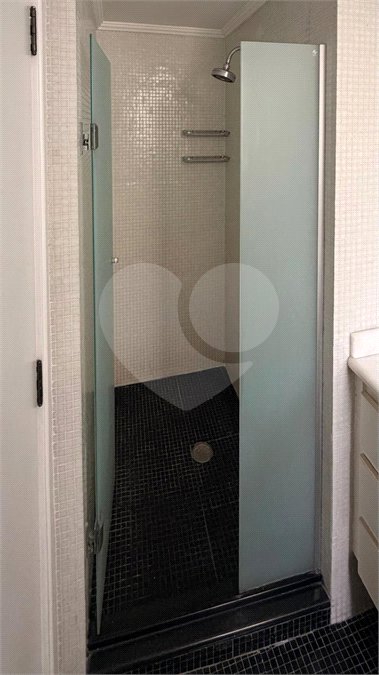 Apartamento à venda com 3 quartos, sendo 1 suíte,  em Moema, São Paulo, SP