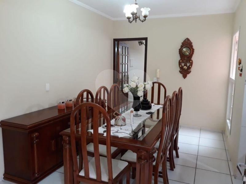 Sobrado à venda com 3 quartos, sendo 1 suíte,  em Chácara Jafet, Mogi das Cruzes, SP