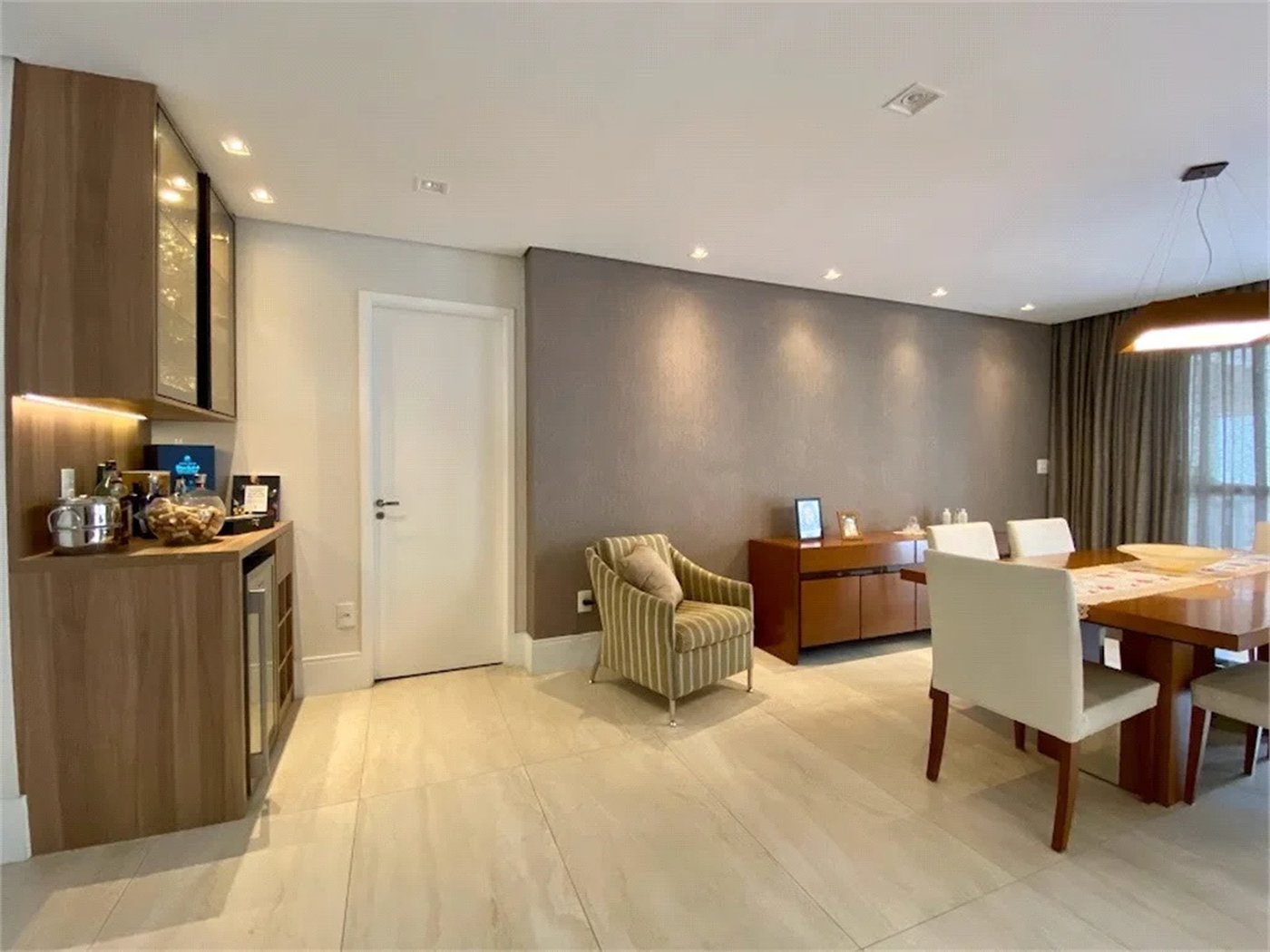 Apartamento à venda com 3 suítes em Vila Suzana, São Paulo, SP