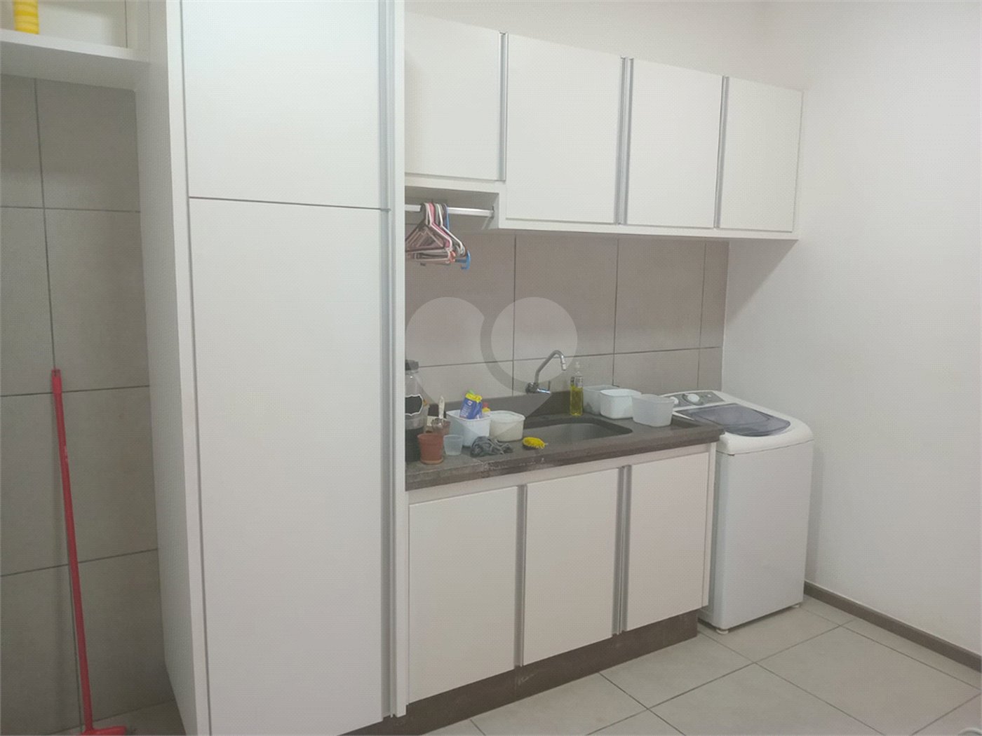 Casa à venda com 4 quartos, sendo 3 suítes, no condomínio Arco Iris, Atibaia - SP