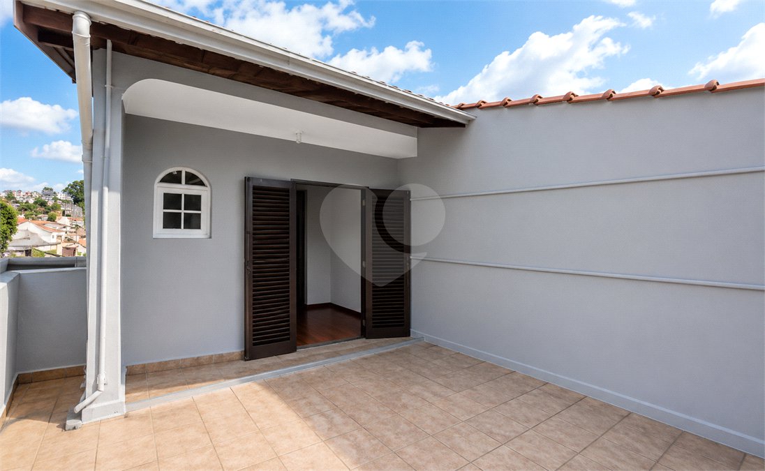 Sobrado à venda com 3 quartos, sendo 1 suíte, em Jardim Utinga, Santo André, SP