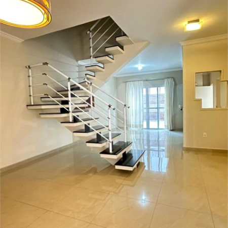 Indaiatuba- Villagio de Itaici- Venda - terreno 150,00 ms - construida 144, 15 ms - 3 dorms, 1 suite, sala, cozinha, wc - R$ 999.900,00 -Área de lazer conta com: Salão de festas - Piscina - Clube - Playground - Academia completamento bancário. Imóvel locado em setembro 2024, venda para investidor,